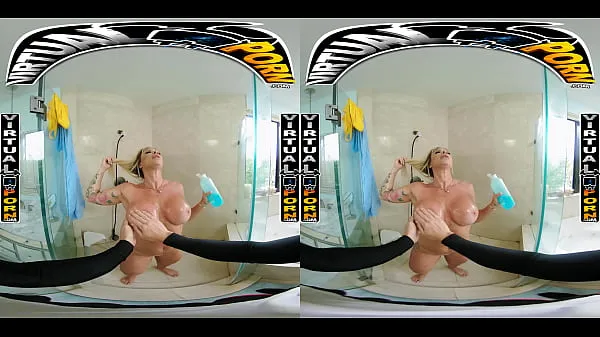 بڑے Busty Blonde MILF Robbin Banx Seduces Step Son In Shower کل ویڈیوز