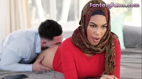 Grandi Fucking Muslim Converted Stepsister With Her Hijab On - Maya Farrell, Peter Green - Family Strokes video totali