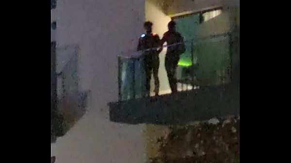 Duża Guys caught fucking on the balcony suma filmów