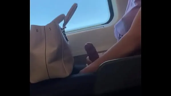 Grote Shemale jacks off in public transportation (Sofia Rabello video's in totaal