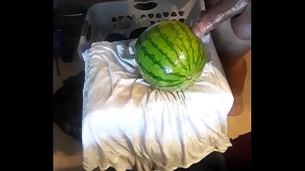 Grande another fine watermelon masturbation session ending in complete satisfaction total de vídeos