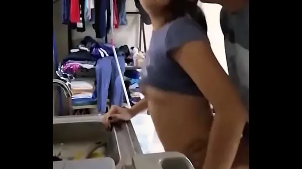 بڑے Cute amateur Mexican girl is fucked while doing the dishes کل ویڈیوز