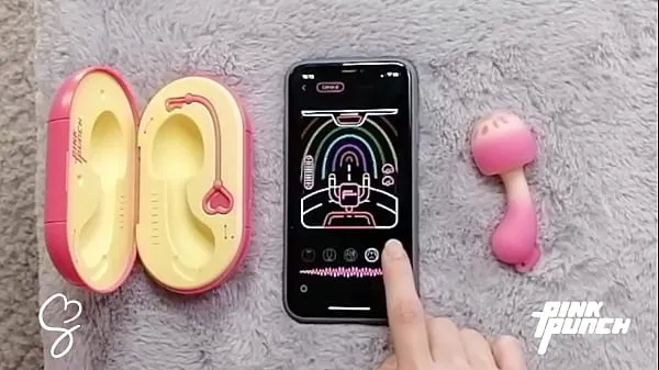 Grandes Skinny Sarah present her new sex toy from Pink Punch vídeos en total