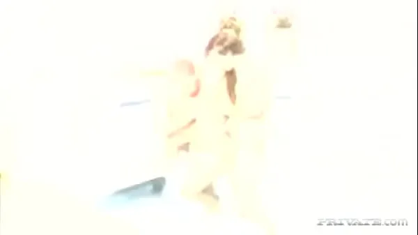 Grandi Candy Takes a Bath That Turns into a Hardcore Anal Threesome video totali