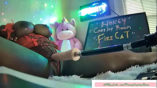 Velikih HONEY COSPLAY ROOM - FIRE CAT -- SexMachine Fucks so Good skupaj videoposnetkov