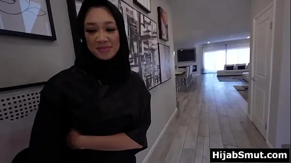 Velikih Muslim girl in hijab asks for a sex lesson skupaj videoposnetkov