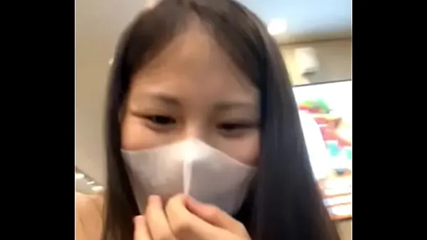 Vietnamese girls call selfie videos with boyfriends in Vincom mall Total Video yang besar