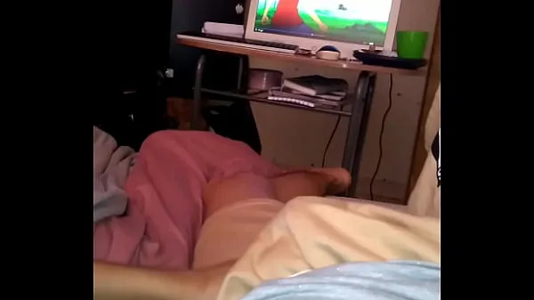 Grote Homemade sex while watching a movie video's in totaal