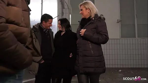 Velikih German MILF Tatjana Young and Teen Elisa18 talk to Swinger Foursome skupaj videoposnetkov
