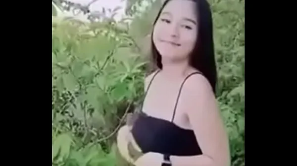 Μεγάλα Little Mintra is fucking in the middle of the forest with her husband συνολικά βίντεο