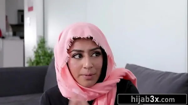 Duża Hot Muslim Teen Must Suck & Fuck Neighbor To Keep Her Secret (Binky Beaz suma filmów
