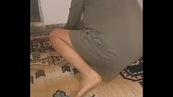 Mature Turkish woman wipes carpet with sexy tulle socks Total Video yang besar