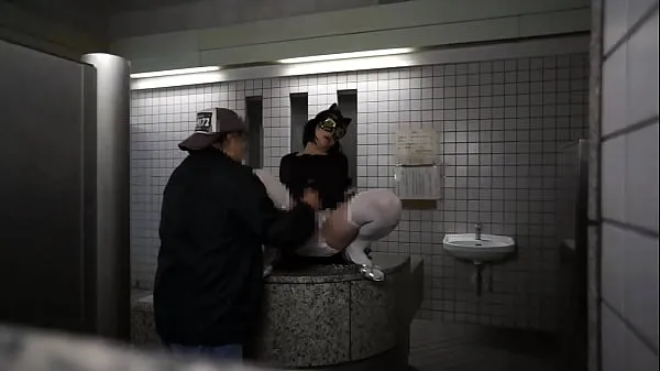 Große Japanese transvestite Ayumi handjob public toilet 002 Videos insgesamt