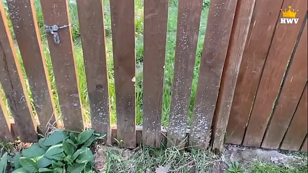 Всего Зрелая замужняя милфа застряла в заборе, сосед помог и трахнул ее видео
