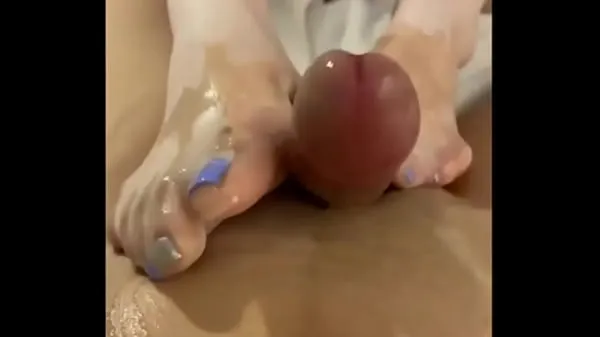Veľký celkový počet videí: The queen trains the inch to stop the footjob and extract the sperm, the stockings JJ super cool footjob, after the footjob, I still don't let it go, continue the footjob and squeeze the sperm