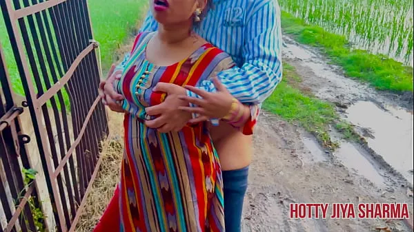大 Outdoor risky sex with indian bhabhi doing pee and filmed by her husband 总共 影片