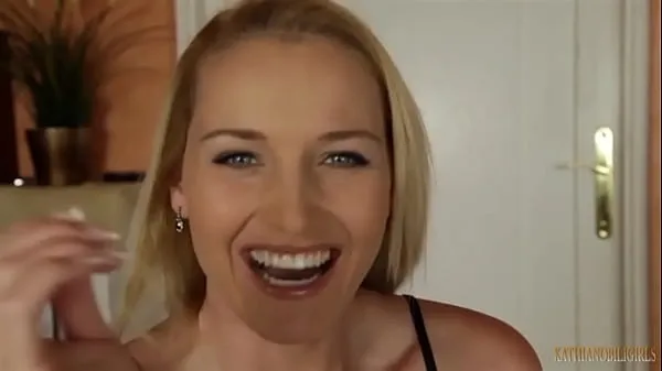 Store step Mother discovers that her son has been seeing her naked, subtitled in Spanish, full video here videoer totalt