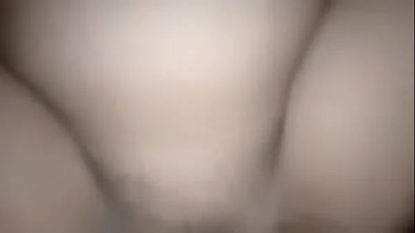 Stora Spreading the beautiful girl's pussy, giving her a cock to suck until the cum filled her mouth, then still pushing the cock into her clitoris, fucking her pussy with loud moans, making her extremely aroused, she masturbated twice and cummed a lot videor totalt
