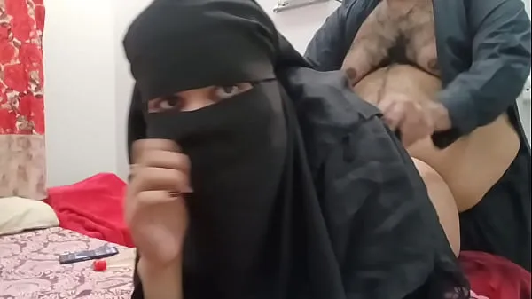 Grande Pakistani Stepmom In Hijaab Sex With Her Stepson total de vídeos