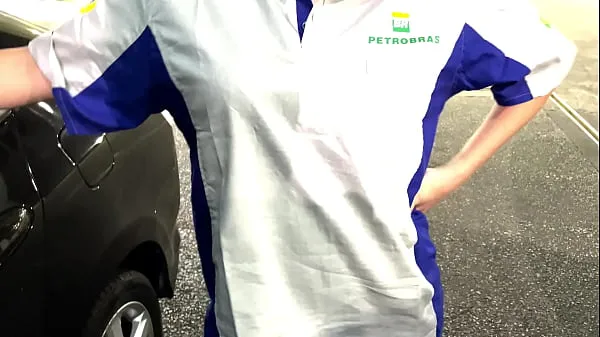 بڑے Attendant went viral on the internet giving his ass at the gas station کل ویڈیوز
