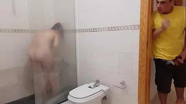 合計 ぽっちゃり継母が裸でシャワー中に捕まり、義理の息子のチンポも欲しがる 件の大きな動画