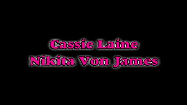 Velikih Nikita Von James And Cassie Laine Are Horny Lesbian Teens skupaj videoposnetkov