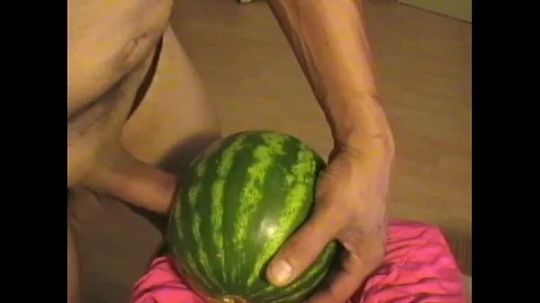 Masturbating with fruit Total Video yang besar